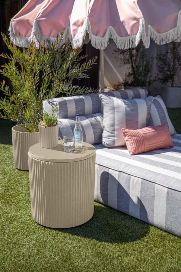 Outdoor Cooler Side Table - 2 in 1 - Image 3